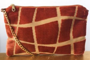 VELVET GIRAFFE CROSSBODY BAG 2